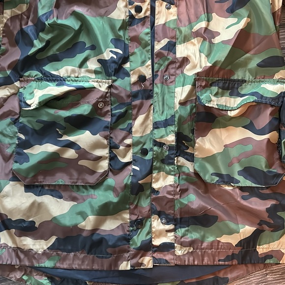 Forever 21 Camo Hooded Jacket - Size Medium - Picture 3 of 5